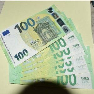 Euro €100 Bills